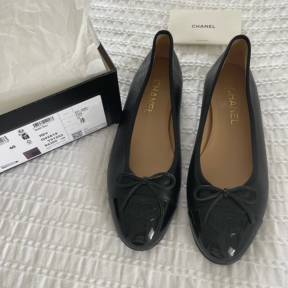 CHANEL Black Patent Cap Toe Flats - Picture 5 of 10